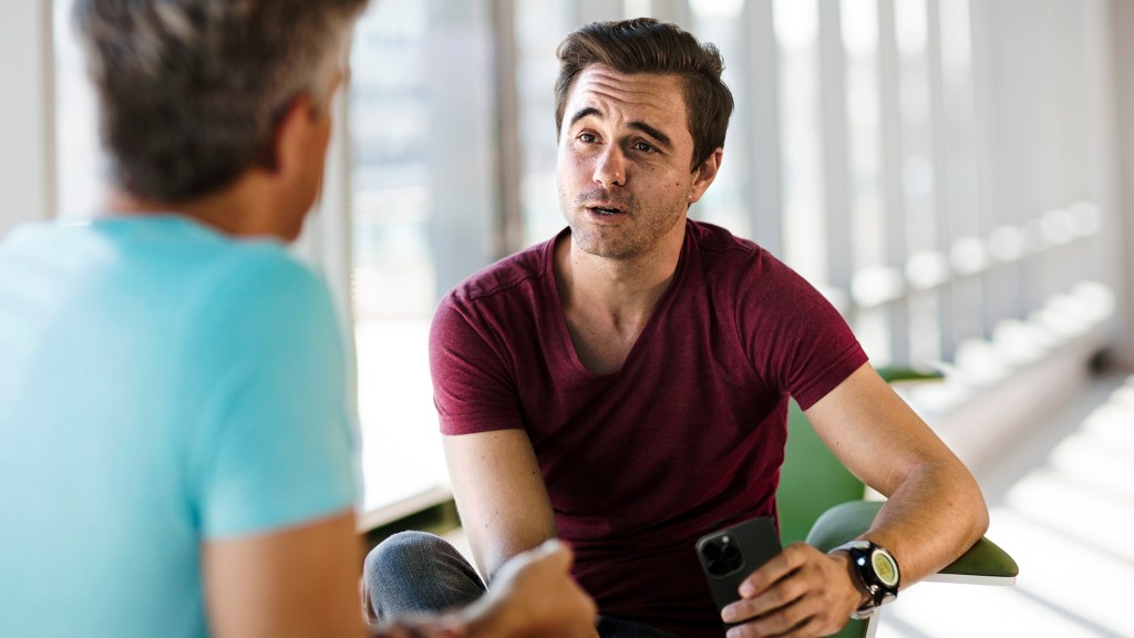 37-Year-Old Still On Parents’ Verizon Plan Saves Credibility By Clarifying He Pays Them $50 A Month