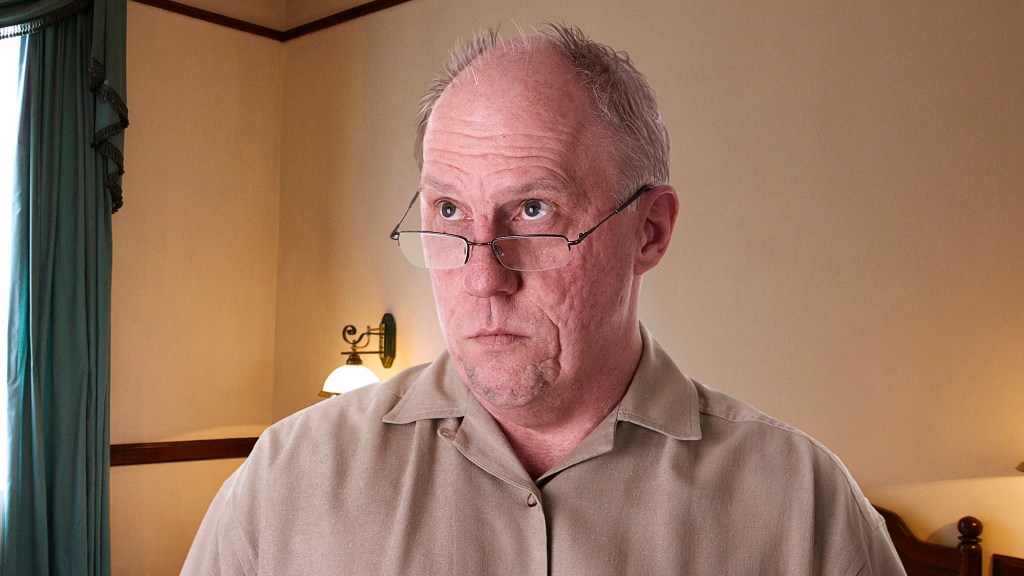 Dad Has Some Choice Words About Hotel Bathroom’s Caulking