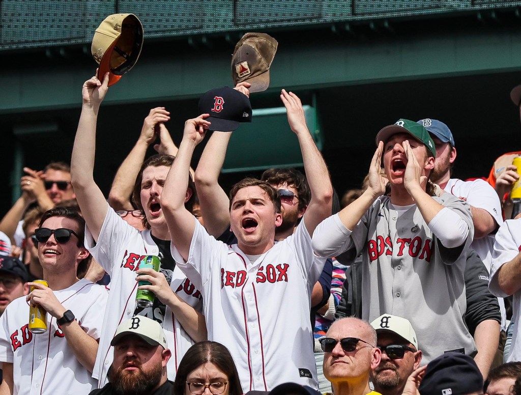 Red Sox Fans Screaming Racial Slurs Throughout Mascot Race