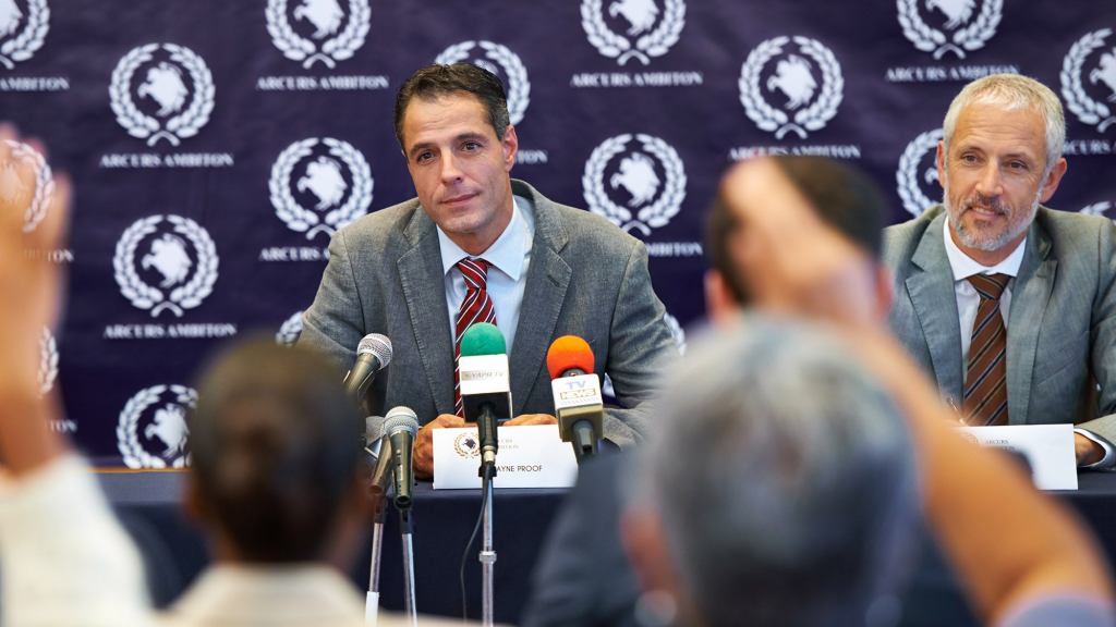 Government Lobbyists Call For Members Of Congress To Play A Little Harder To Get